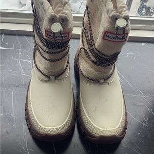 Hunter Beige and Dark Brown women’s Snow Boots 8